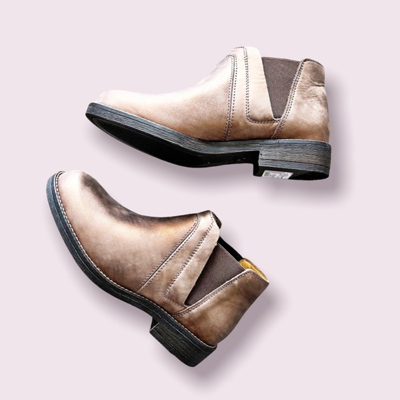 Clarks Cushion Ankle Boots Demi Beat 